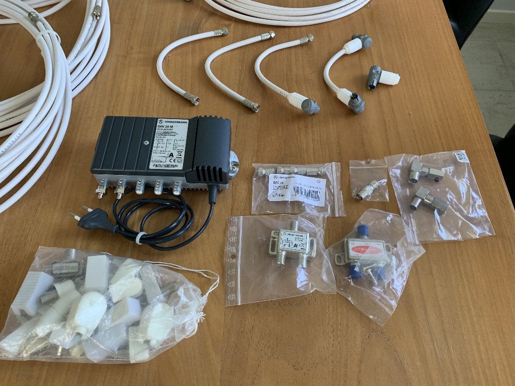 Hirschmann antenne versterker GHV 20M en coax kabel KOKA 799, Ophalen of Verzenden, Zo goed als nieuw