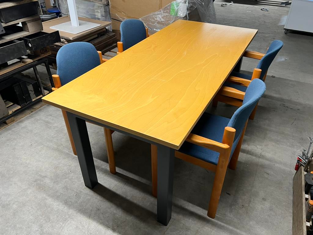 Tafel 180x80 + 4 gestoffeerde stoelen stapelbaar, Overige houtsoorten, Zo goed als nieuw, 150 tot 200 cm, Vier personen