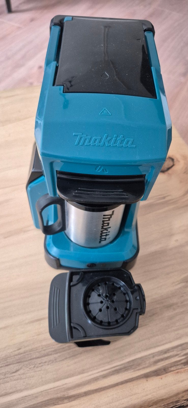 Makita Koffiezetapparaat DCM501Z - Draagbaar en Robuust, Afneembaar waterreservoir, Koffiemachine, Ophalen of Verzenden, Zo goed als nieuw
