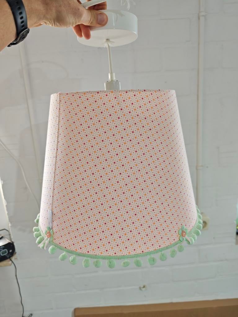 Leuke lampenkap (hang) met pompons - Kinderkamer, Ophalen, Zo goed als nieuw, Groen, Rond