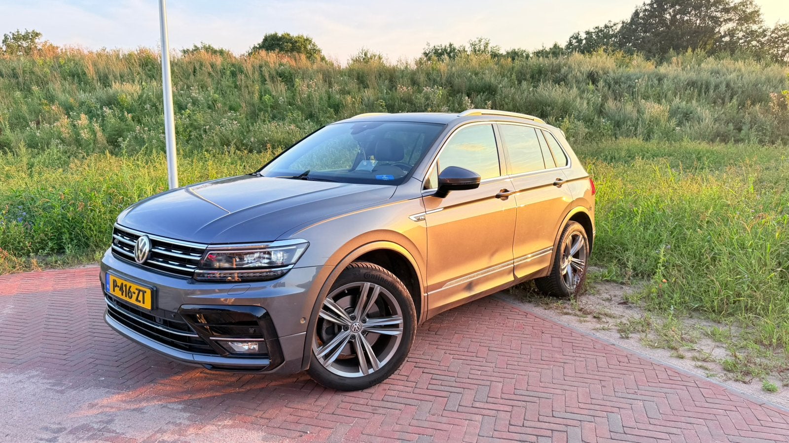 Volkswagen Tiguan 2.0 TSI 4M. R-Line | Pano | Leder, Automaat, Zwart, 4 cilinders, 1984 cc
