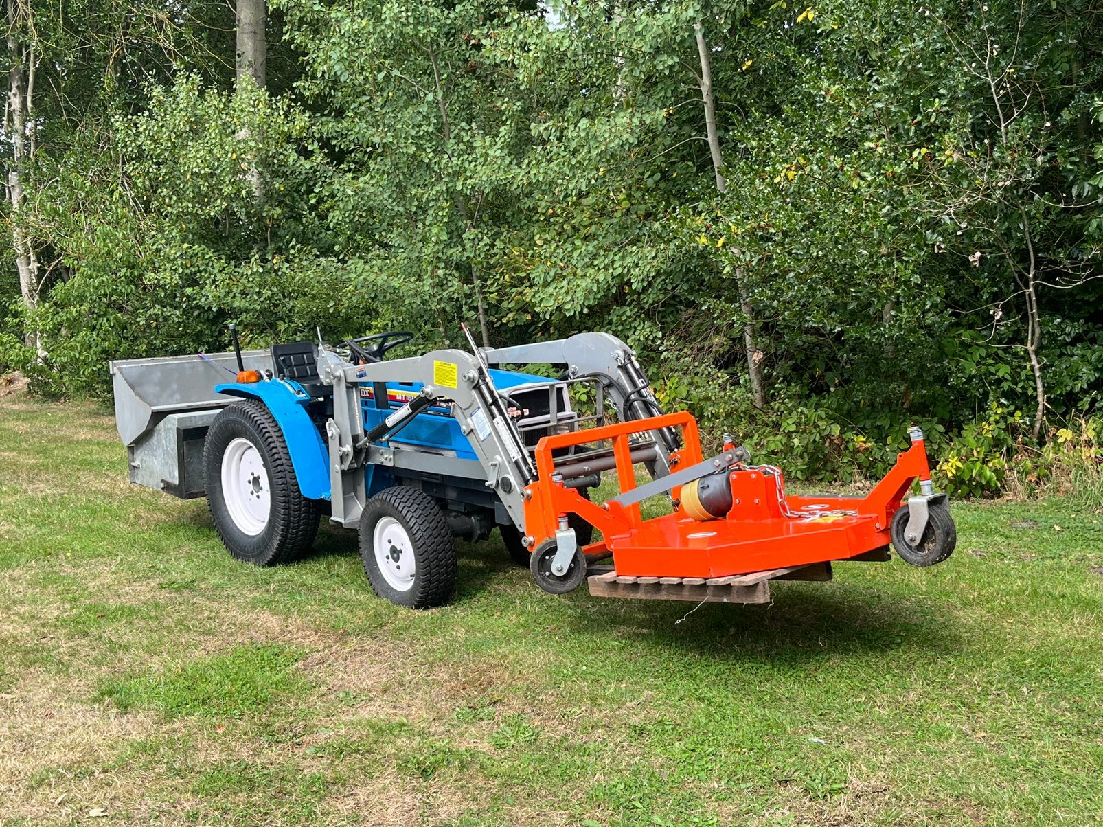 Mitsubishi MT1601 4WD, frontlader, maaier en grondbakje, Gebruikt, Tot 2500, Tot 80 Pk, Ophalen