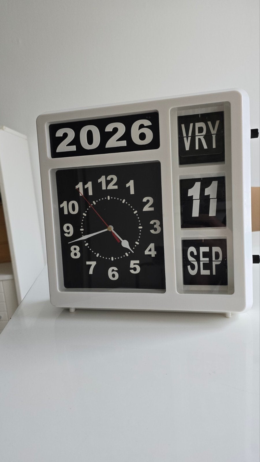 Perel WC106 Kalenderklok – Z.G.A.N. & Werkend, Wit, Ophalen of Verzenden, Analoog en Digitaal, Kalenderfunctie
