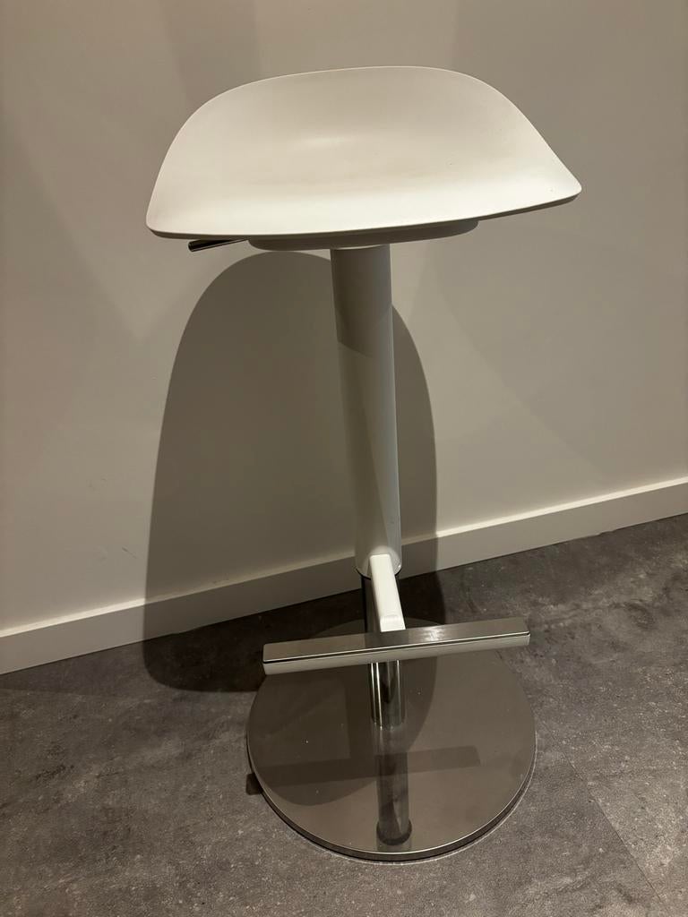Ikea Janinge barkruk, Huis en Inrichting, Barkrukken, Zo goed als nieuw, 60 tot 90 cm, Metaal, 1 kruk, Met voetsteun, Ophalen