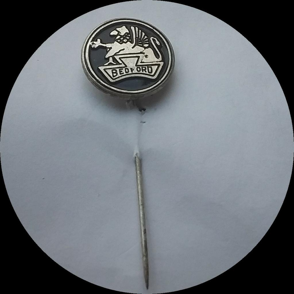BEDFORD speldje, zwart, Ophalen of Verzenden, Zo goed als nieuw, Transport, Speldje of Pin