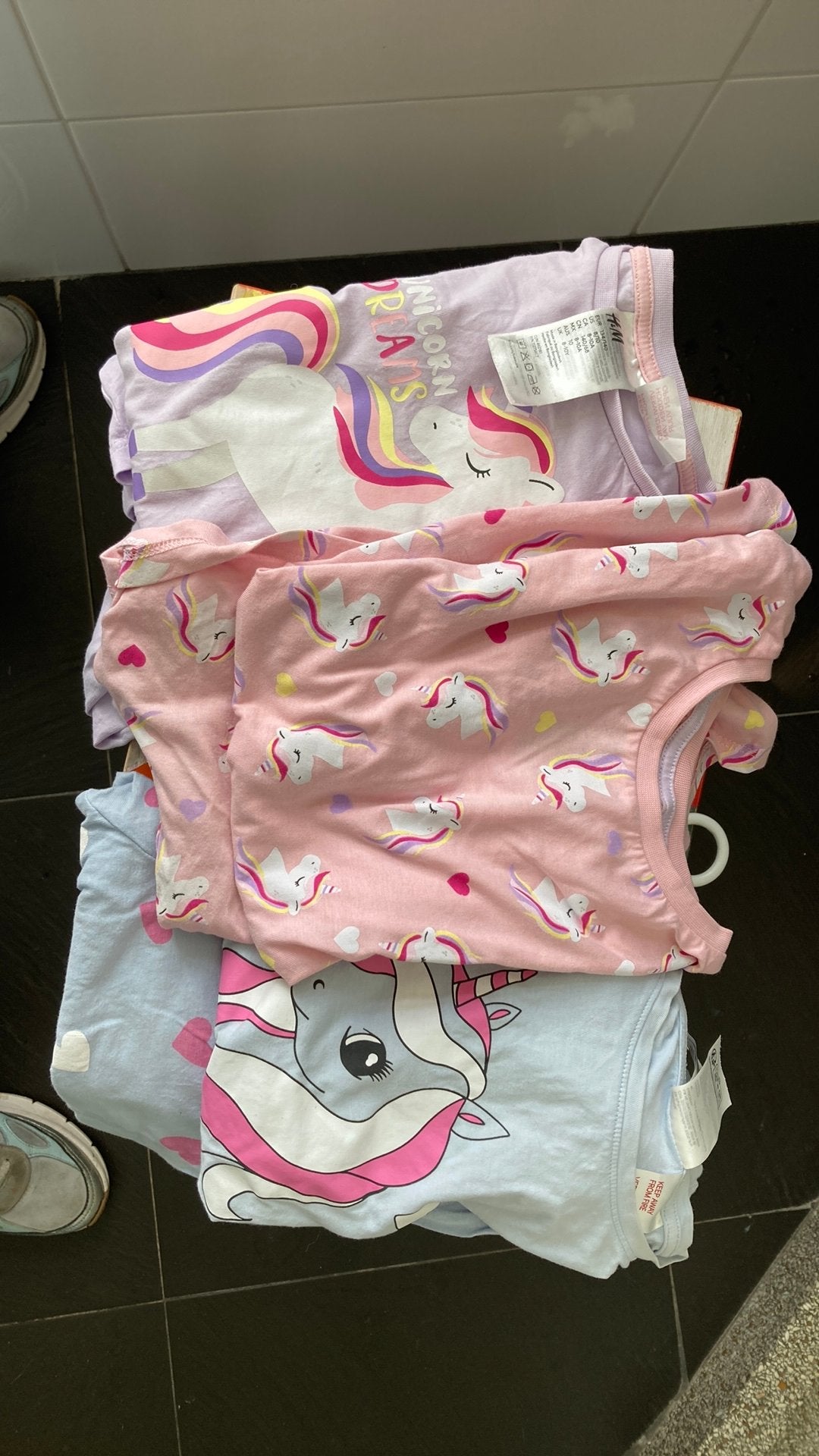 3 mooie eenhoorn pyjama’s maat 134-140 H&M, Ophalen of Verzenden, Meisje, Nacht- of Onderkleding
