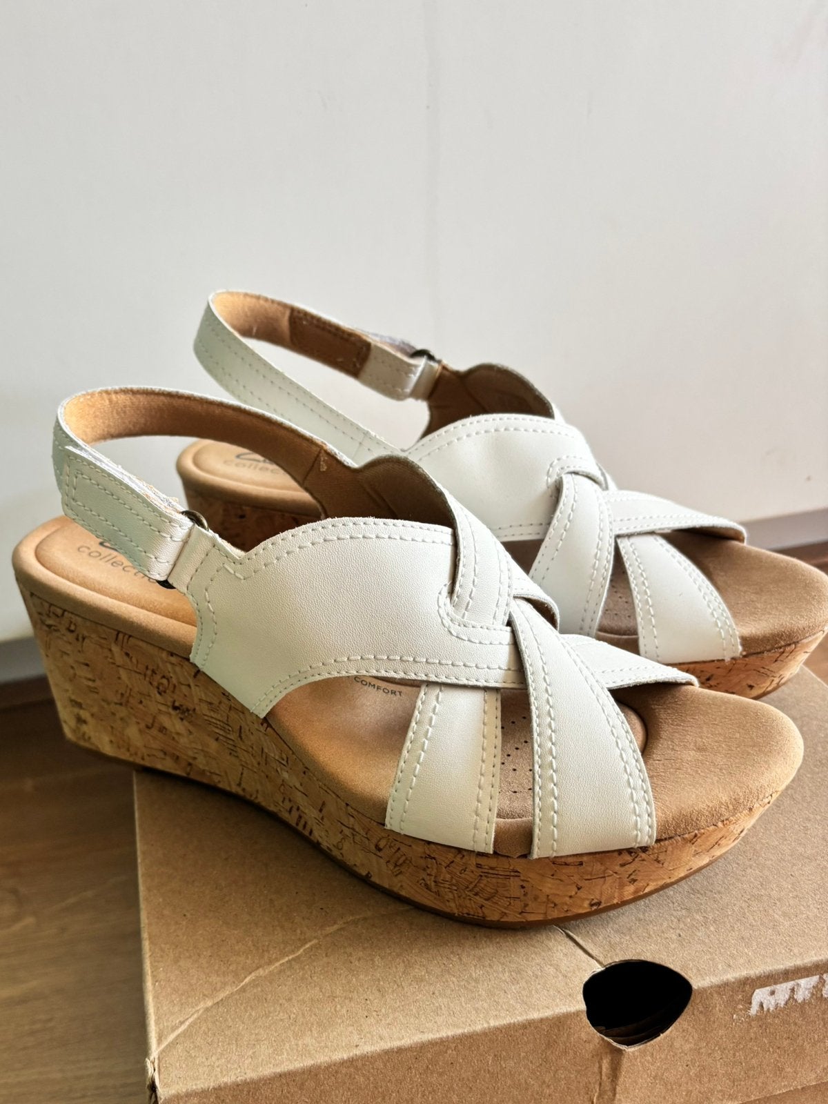 Clarks, nieuwe witte sleehak sandalen maat 40, Ophalen, Wit, Nieuw, Sandalen of Muiltjes