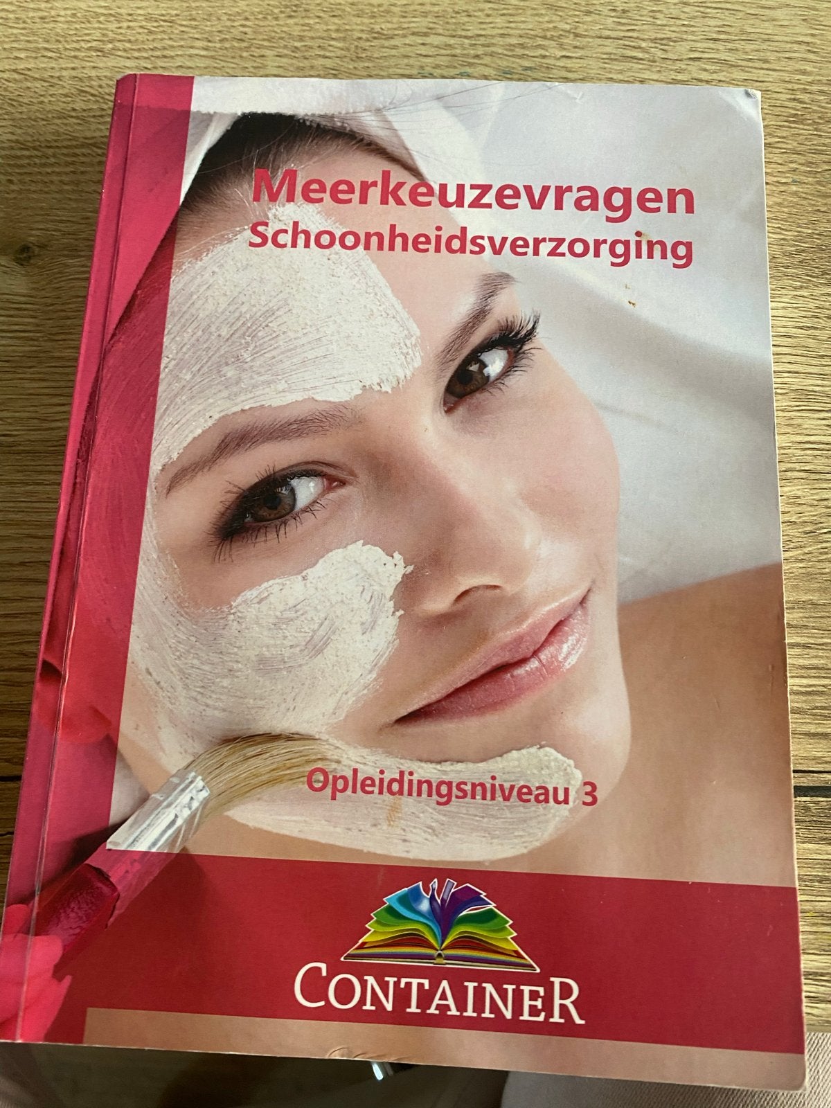 Meerkeuzevragen Schoonheidsverzorging, Ophalen of Verzenden, Gelezen, MBO