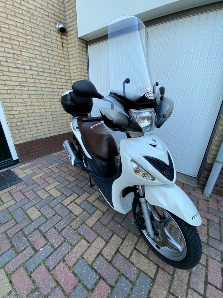Suzuki Sixteen UX150, Particulier
