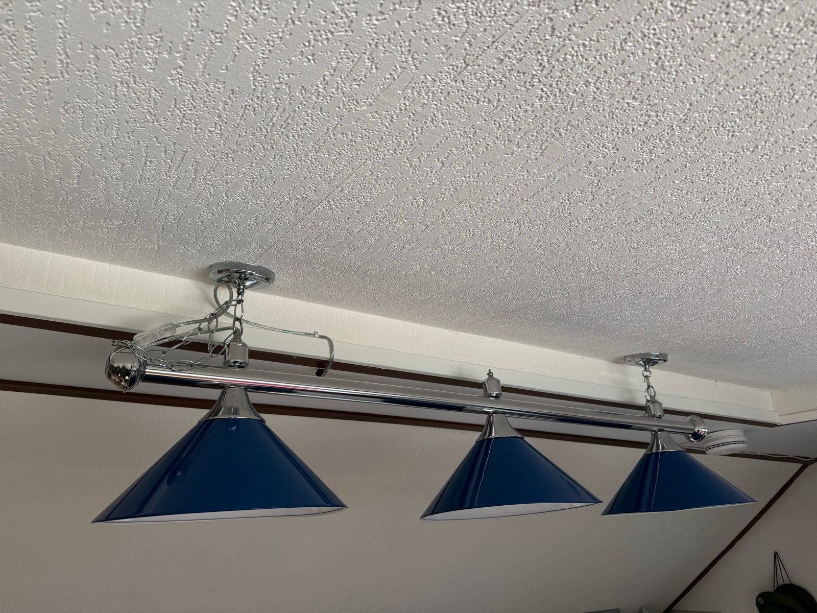 In hoogte verstelbare biljartlamp met 3 blauwe kappen, Ophalen, Gebruikt, Metaal, E27 (groot)