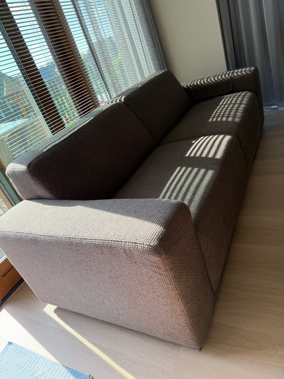 Taupe kleurige bank met poef - Pronto - 230 cm breed, Huis en Inrichting, Banken | Bankstellen, Ophalen, Gebruikt, Driepersoons