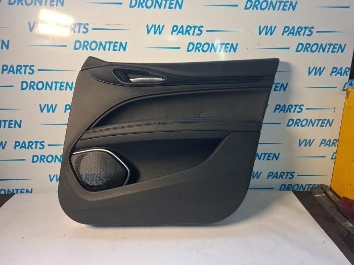Portierbekleding 4Deurs rechts-voor van een Alfa Romeo Stelv, Gebruikt, -, Verzenden, -