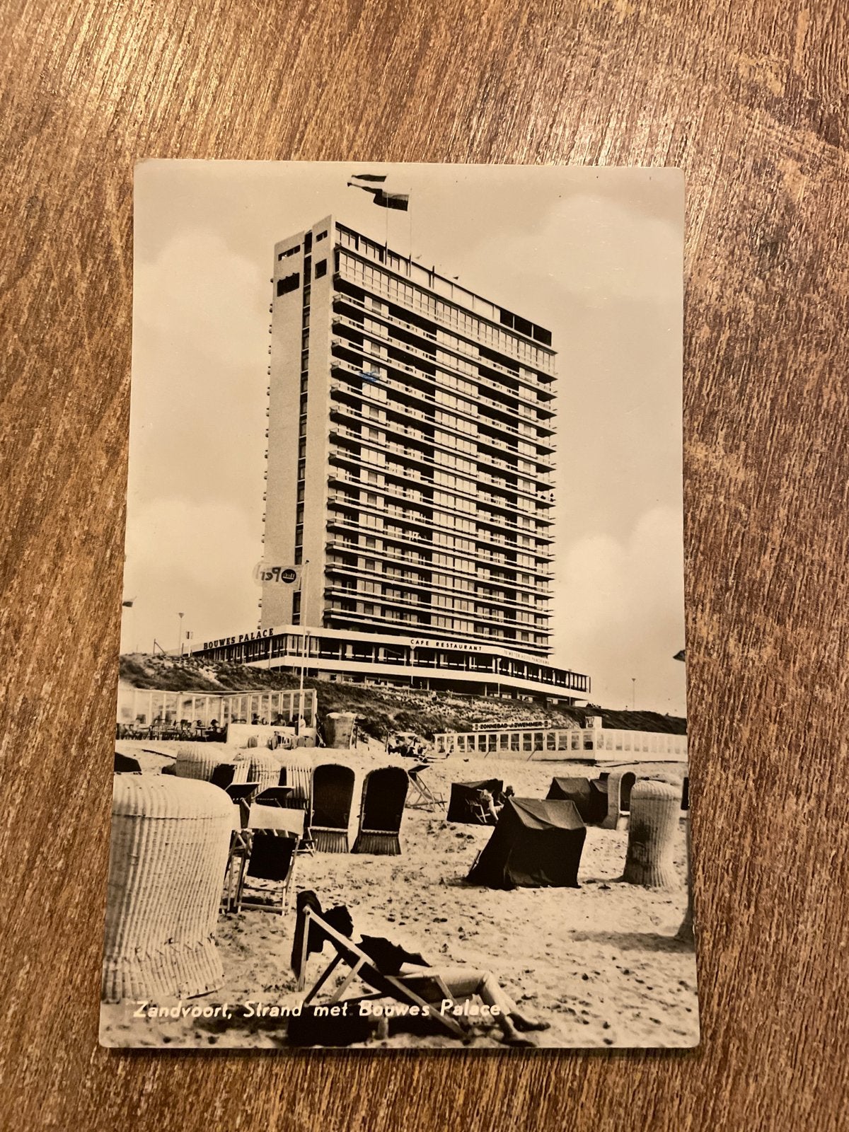 Oude ansichtkaart Zandvoort, Strand met Bouwes Palace, Ophalen of Verzenden, Gelopen, Noord-Holland
