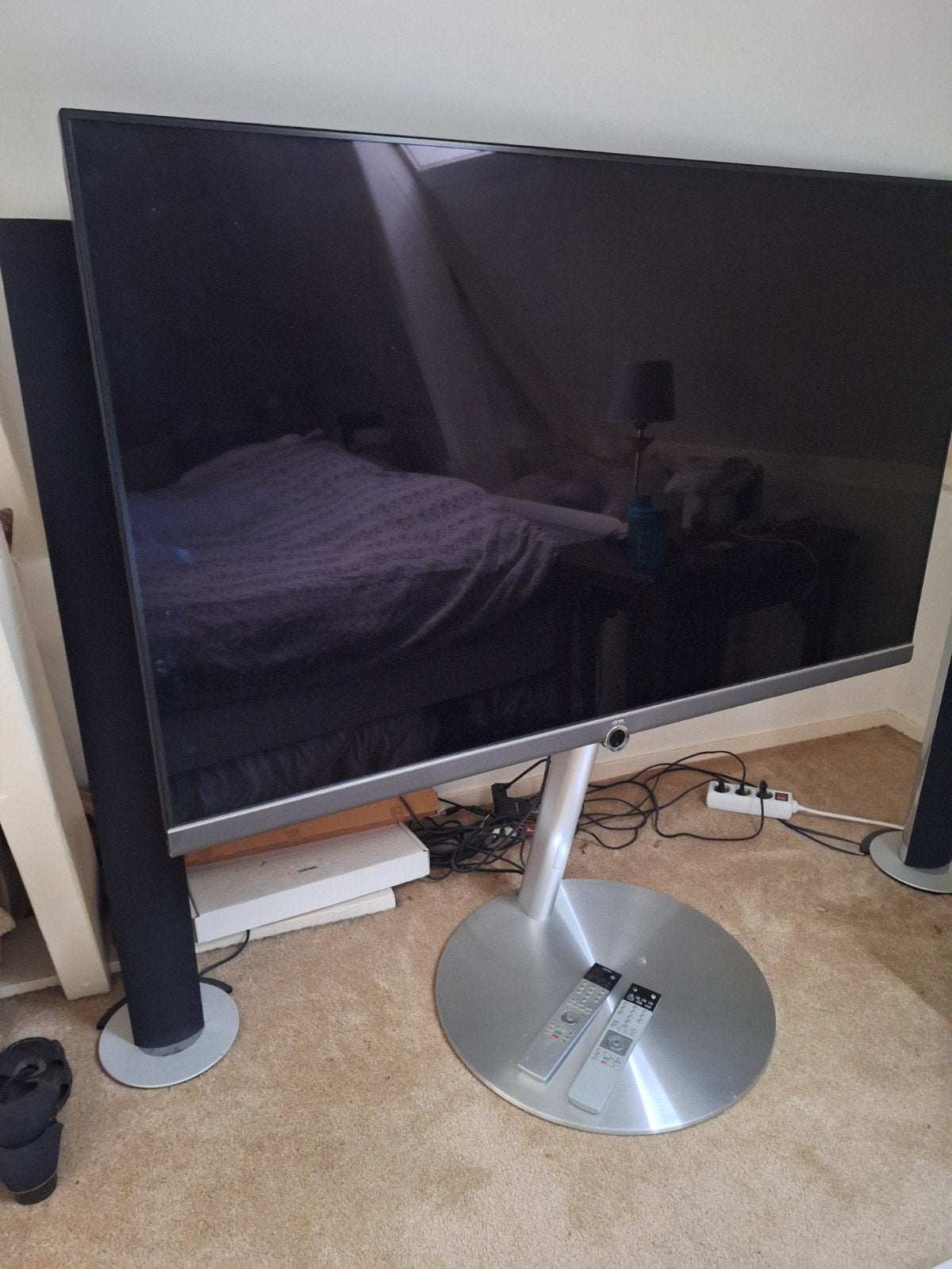 Prachtige voet en 2 afstandsbedieningen voor Loewe, Audio, Tv en Foto, Televisies, Ophalen, Gebruikt, 100 cm of meer, Overige merken