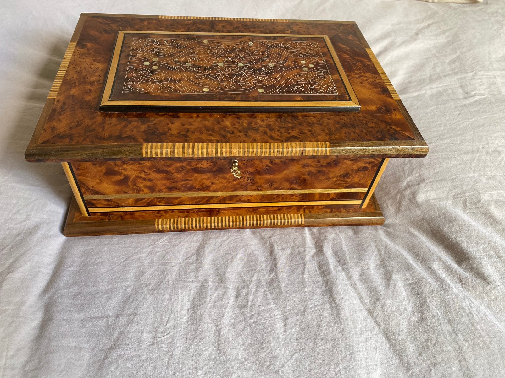 Handgemaakte sieraden kist hout parelmoer, Verzenden, Zo goed als nieuw, 50 tot 100 cm, Minder dan 50 cm