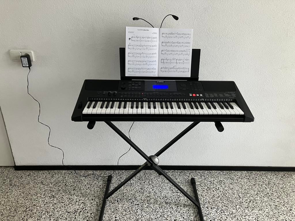 Te koop: complete Yamaha PSR-E453 Keyboard Set, Ophalen, Zo goed als nieuw, 61 toetsen, Yamaha