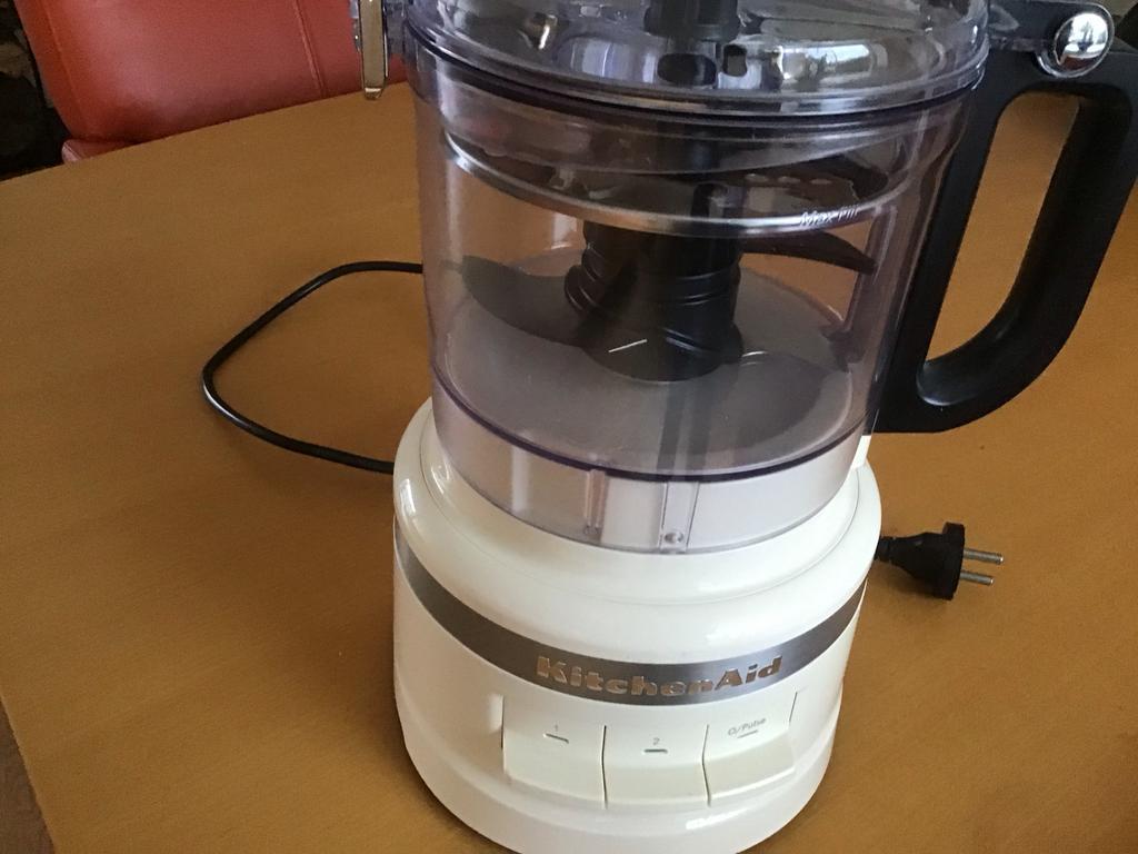 KitchenAid foodprocessor 1,7 liter, 1 tot 2 liter, Ophalen of Verzenden, Zo goed als nieuw, 3 snelheden of meer
