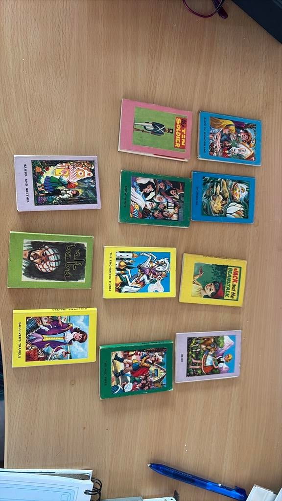 Mini boekjes sprookjes oa treasure hour, Ophalen of Verzenden, Gelezen