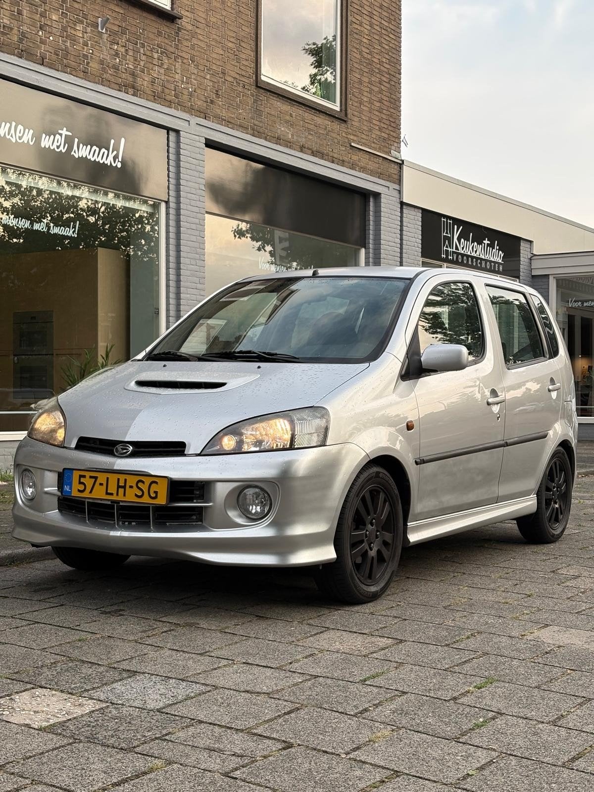 Daihatsu YRV 1.3 Turbo Automaat 2003 Grijs, Auto's, Daihatsu, 31 €/maand, 4 cilinders, 129 pk, 1000 kg