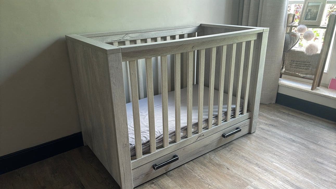 Ledikant en commode kidsmill sem nautic babykamer houtlook, Ophalen, Zo goed als nieuw, Jongetje of Meisje