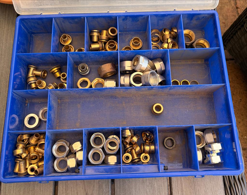 Diverse bevestigingsmaterialen in opbergdoos, Ophalen of Verzenden, Gebruikt, Minder dan 50 mm, Overige typen