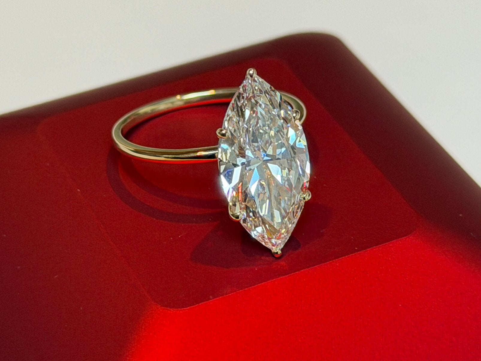Geel gouden ring met VS1 diamant van maar liefst 5.00ct!, Sieraden, Tassen en Uiterlijk, Ringen, Nieuw, Ophalen of Verzenden, 17 tot 18