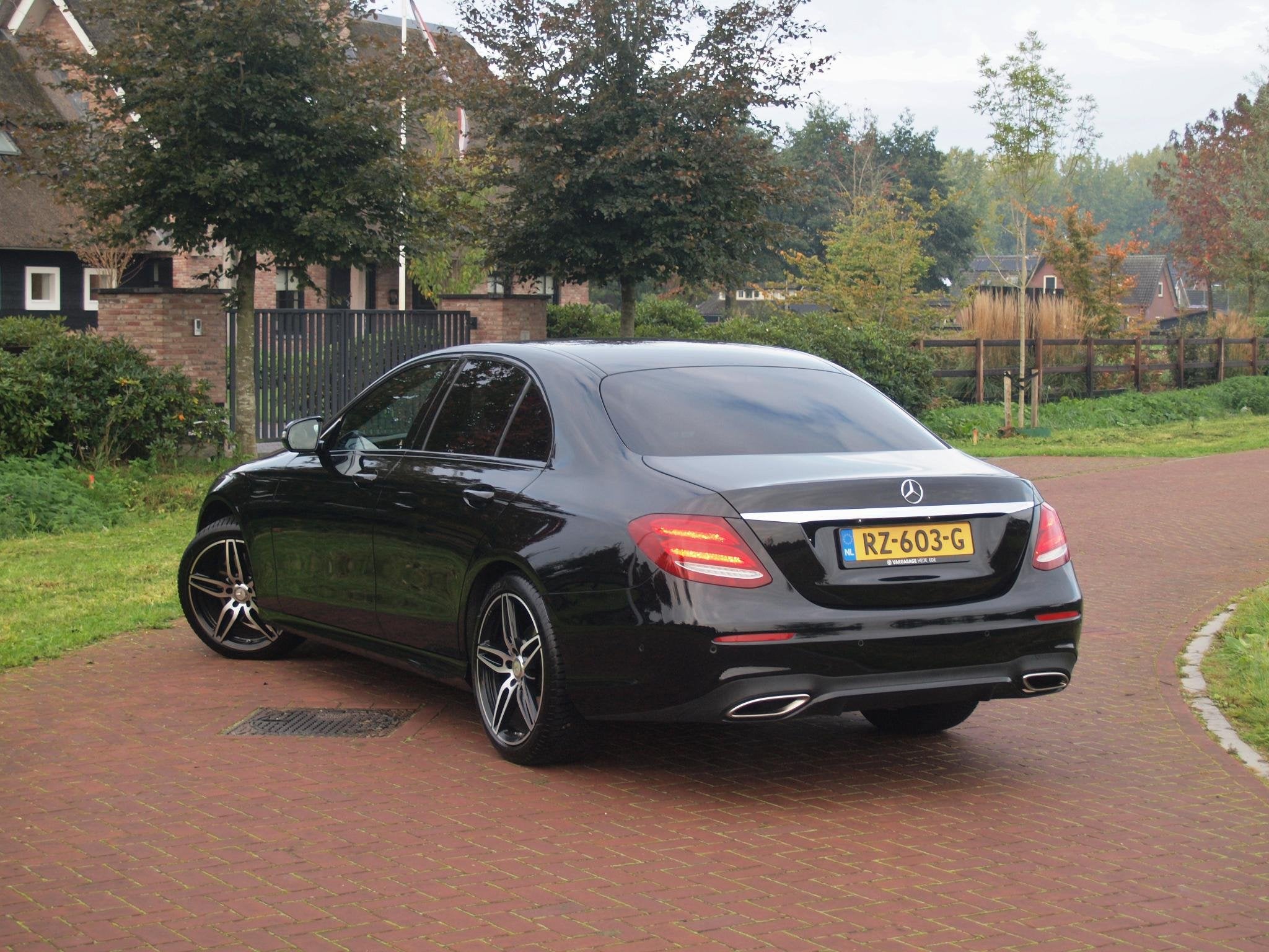 Mercedes-Benz E-klasse 200 Prestige Plus AMG | Widescreen Di, Auto's, Automaat, Achterwielaandrijving, Gebruikt, 4 cilinders
