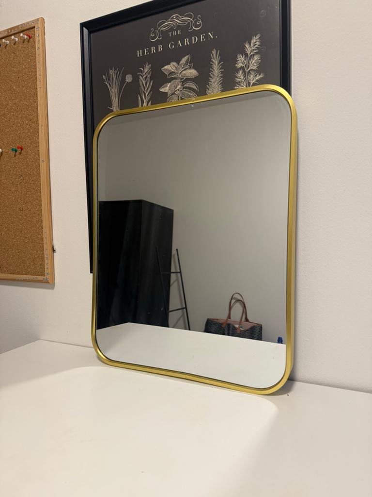 Goudkleurige spiegel met afgeronde hoeken, Huis en Inrichting, Woonaccessoires | Spiegels, Minder dan 50 cm, Ophalen of Verzenden