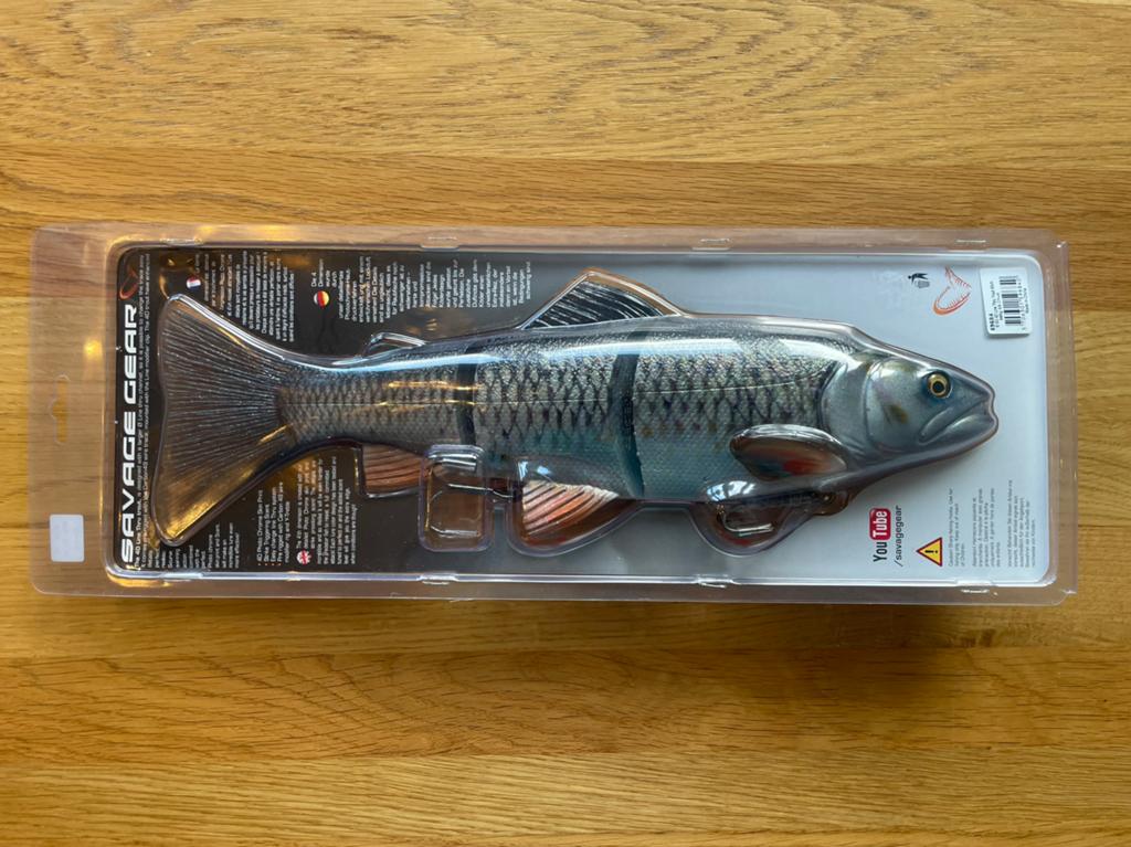 Te koop: Savage Gear Line Thru 40 cm Trout (kleur: CHUB), Ophalen of Verzenden, Nieuw, Overige typen