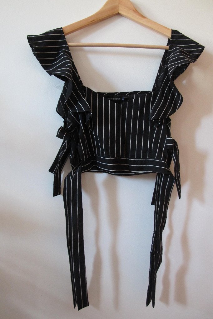 Open tie side crop top (PRETTYLITTLETHING), Kleding | Dames, Tops, Zwart, Nieuw, PRETTYLITTLETHING, Ophalen of Verzenden