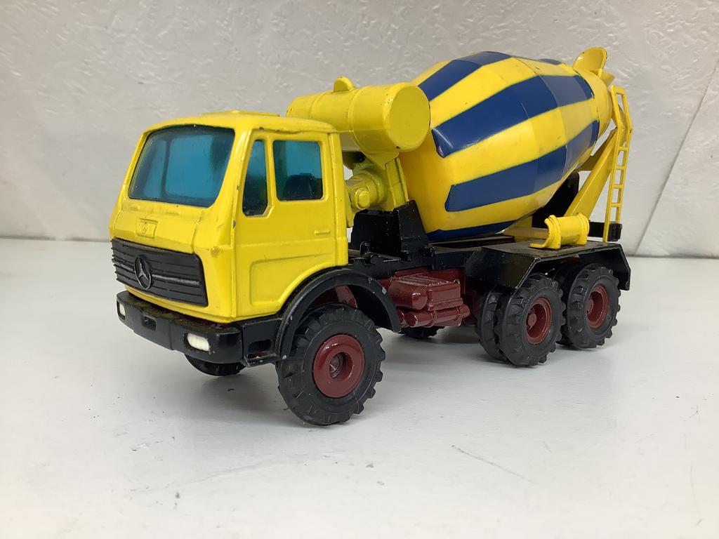 Mercedes 6x6 mixer, Ophalen of Verzenden, Gebruikt, Bus of Vrachtwagen