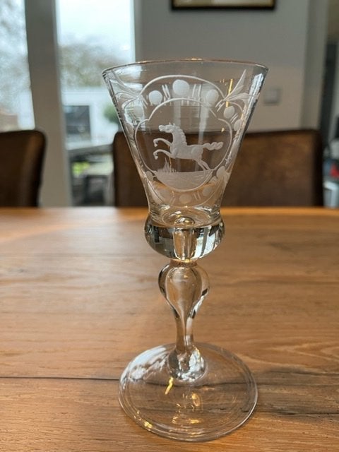 Antiek gegraveerd wijn glas Vrijheyt doch met Vrees 18e eeuw, Antiek en Kunst, Antiek | Glas en Kristal, Ophalen of Verzenden