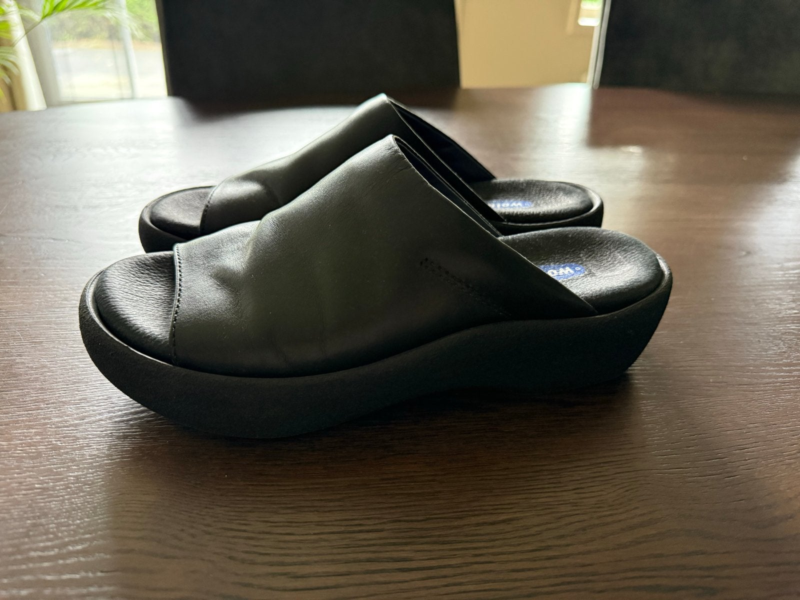 Wolky slippers muilen mt 39 zwart leer comfortabel, Kleding | Dames, Ophalen of Verzenden, Zo goed als nieuw, Zwart, Slippers