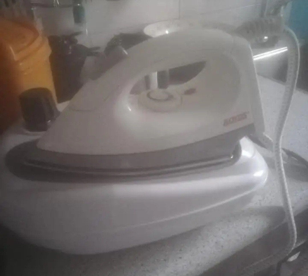 stoom strijkijzer, Witgoed en Apparatuur, Ophalen, Zo goed als nieuw, Strijkijzer met snoer