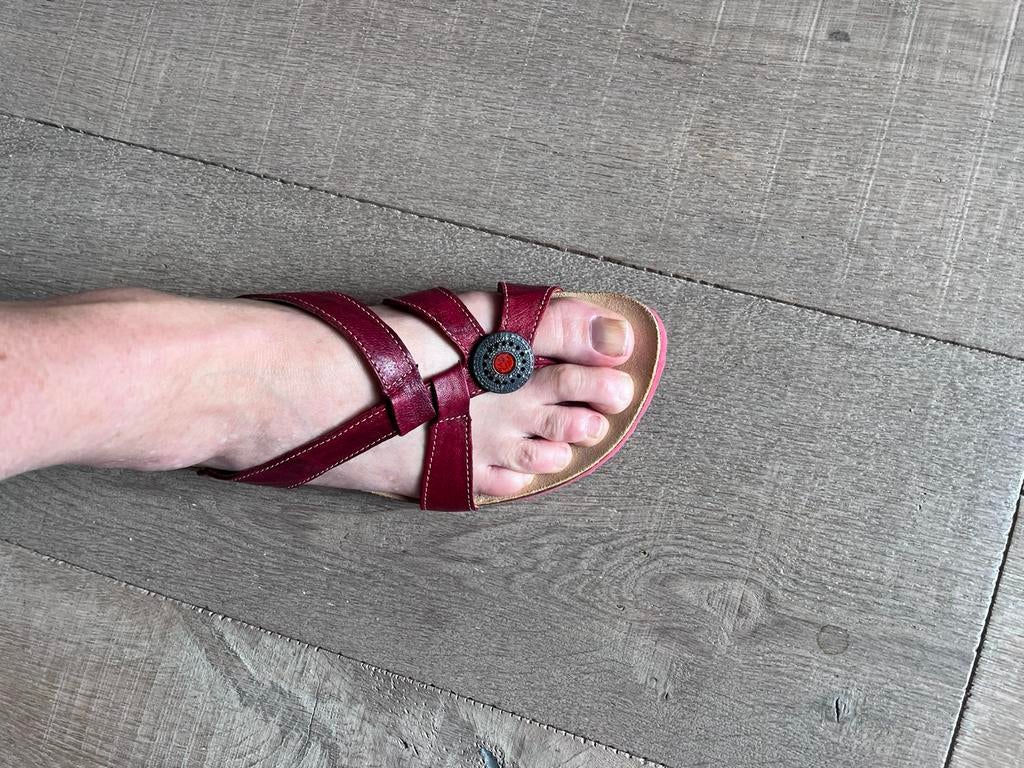 Think! Nieuwe, bordeaurode lederen slippers maat 43, Nieuw, Rood, Ophalen, Slippers
