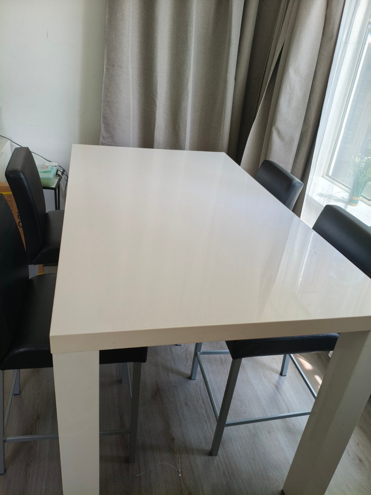 Lederen stoelen met hoogglans tafel, Huis en Inrichting, Tafels | Eettafels, Ophalen, Gebruikt, 100 tot 150 cm, 50 tot 100 cm