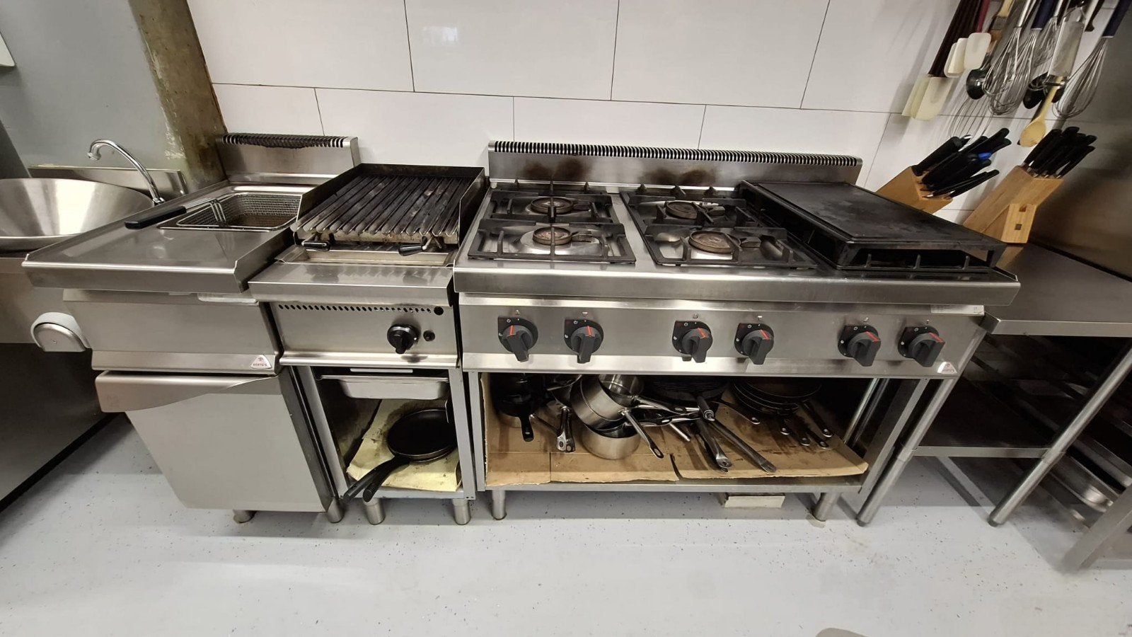 Berto's 6-pits gasfornuis met grill, frituur, doorkookplaat, Zakelijke goederen, Horeca | Keukenapparatuur, Ophalen, Gebruikt