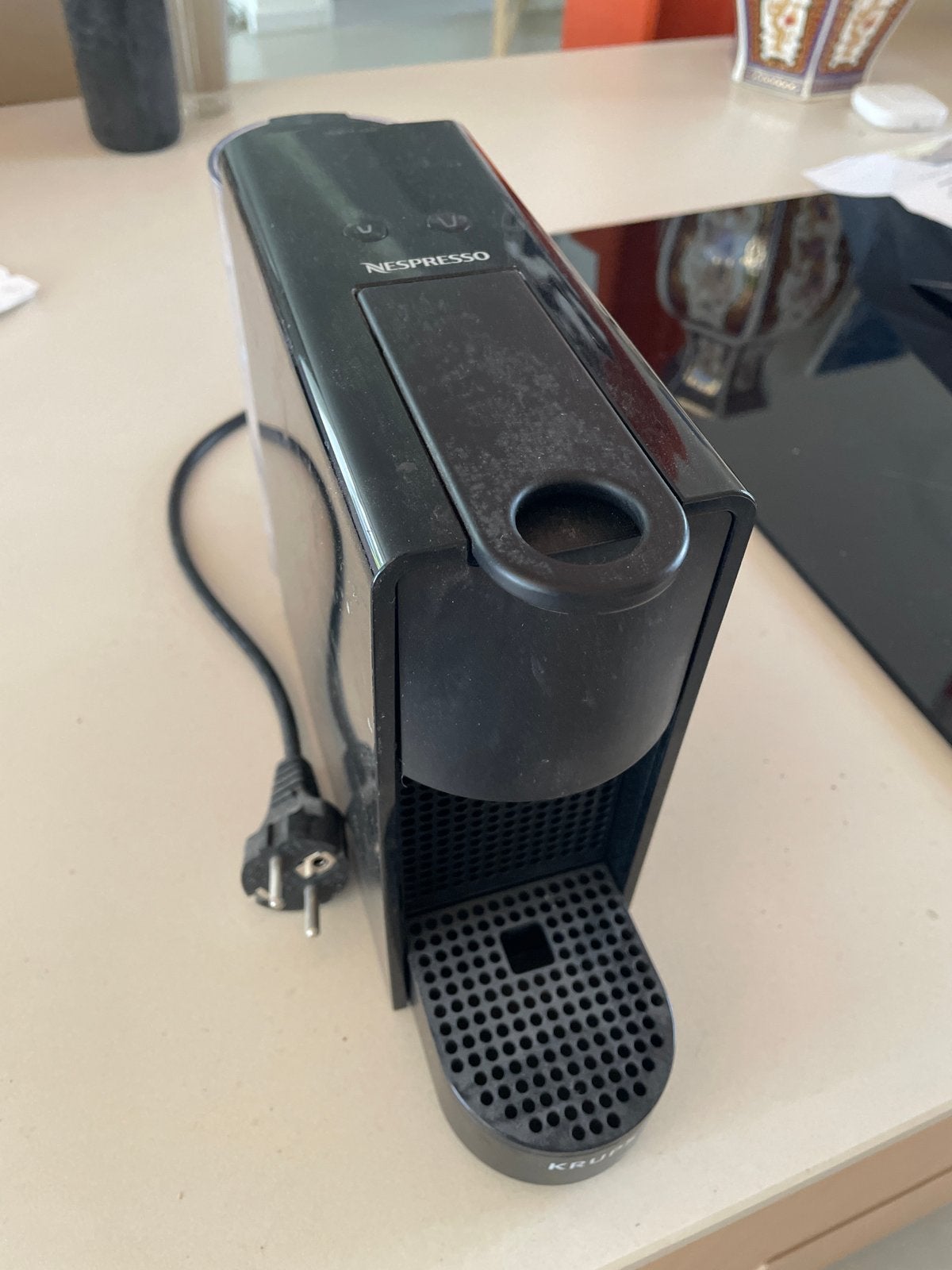 Nespresso apparaat - defect voor onderdelen (lekt), Ophalen, Niet werkend, Espresso apparaat, Koffiepads en cups