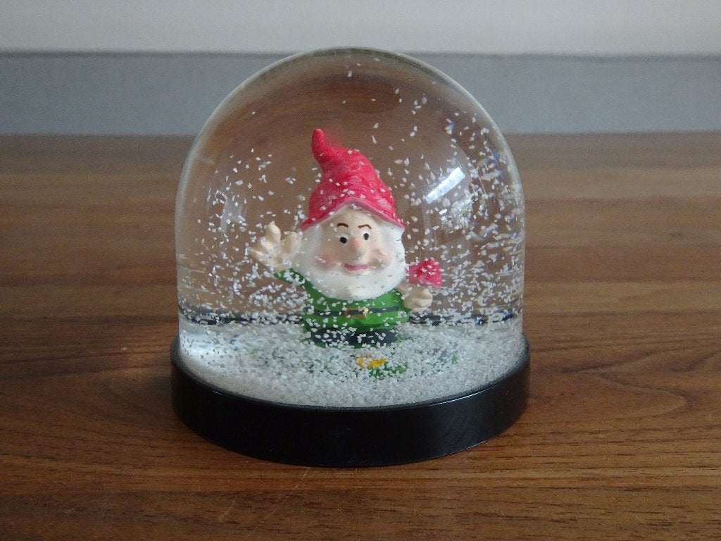 &Klevering sneeuwbol / snow globe kabouter, Ophalen of Verzenden, Gebruikt