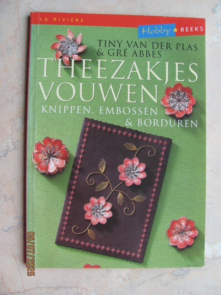 NIEUWSTAAT boek THEEZAKJES VOUWEN... Hobbyreeks ABBES kaart, Ophalen of Verzenden, Zo goed als nieuw, Overige thema's, Overige typen