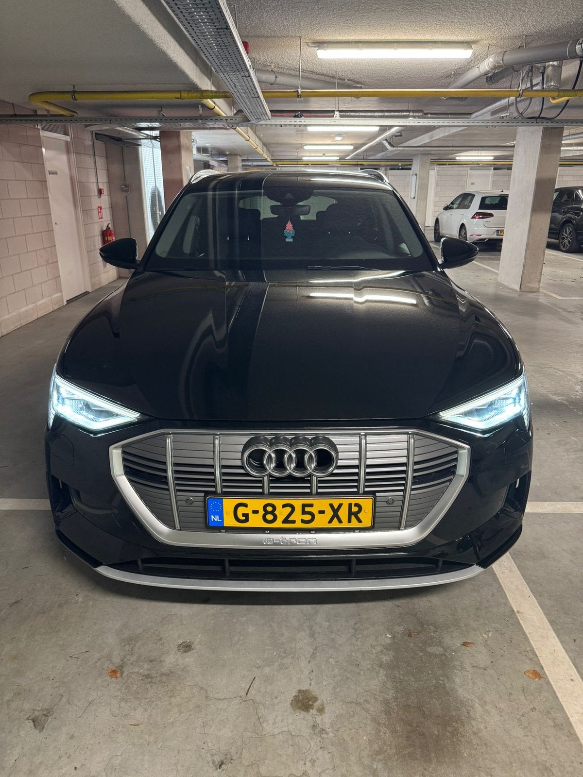 Audi e-tron 50 Quattro 313pk 2019 Zwart, Auto's, Automaat, 0 cilinders, 1800 kg, Zwart