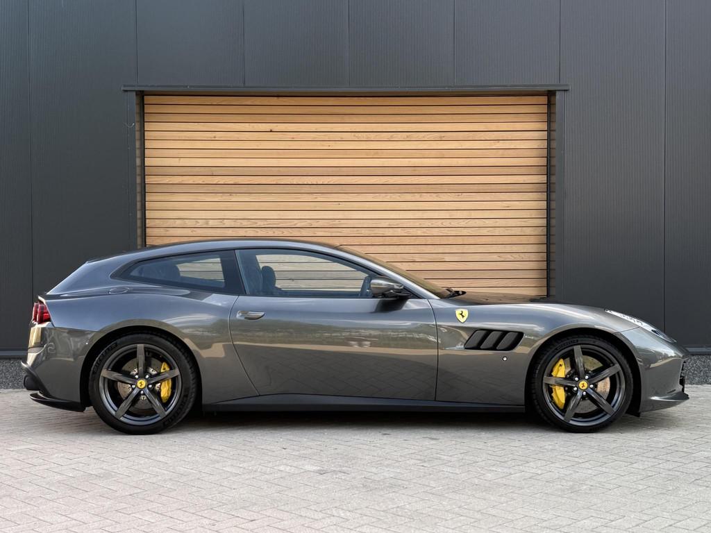 Ferrari GTC4Lusso T 3.9 V8 LIFT|PANO|P.DISPLAY|CARBON, Auto's, Automaat, Achterwielaandrijving, Leder, 3855 cc