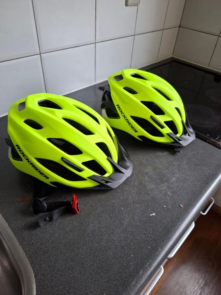 2x Rockrider Fietshelm 500 Fluo K100 - Maat 53-59cm, Ophalen, Overige maten, Zo goed als nieuw, Rockrider