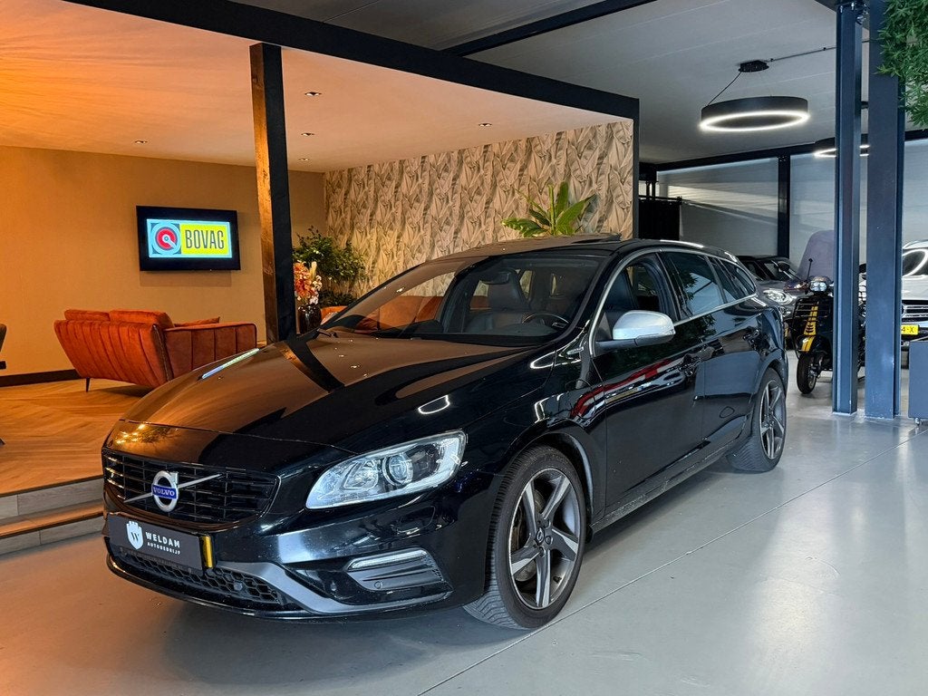 Volvo V60 2.4 D6 Twin Engine R-Design|Plug-in Hybrid | Leder, Auto's, Automaat, Zwart, Vierwielaandrijving, 1880 kg