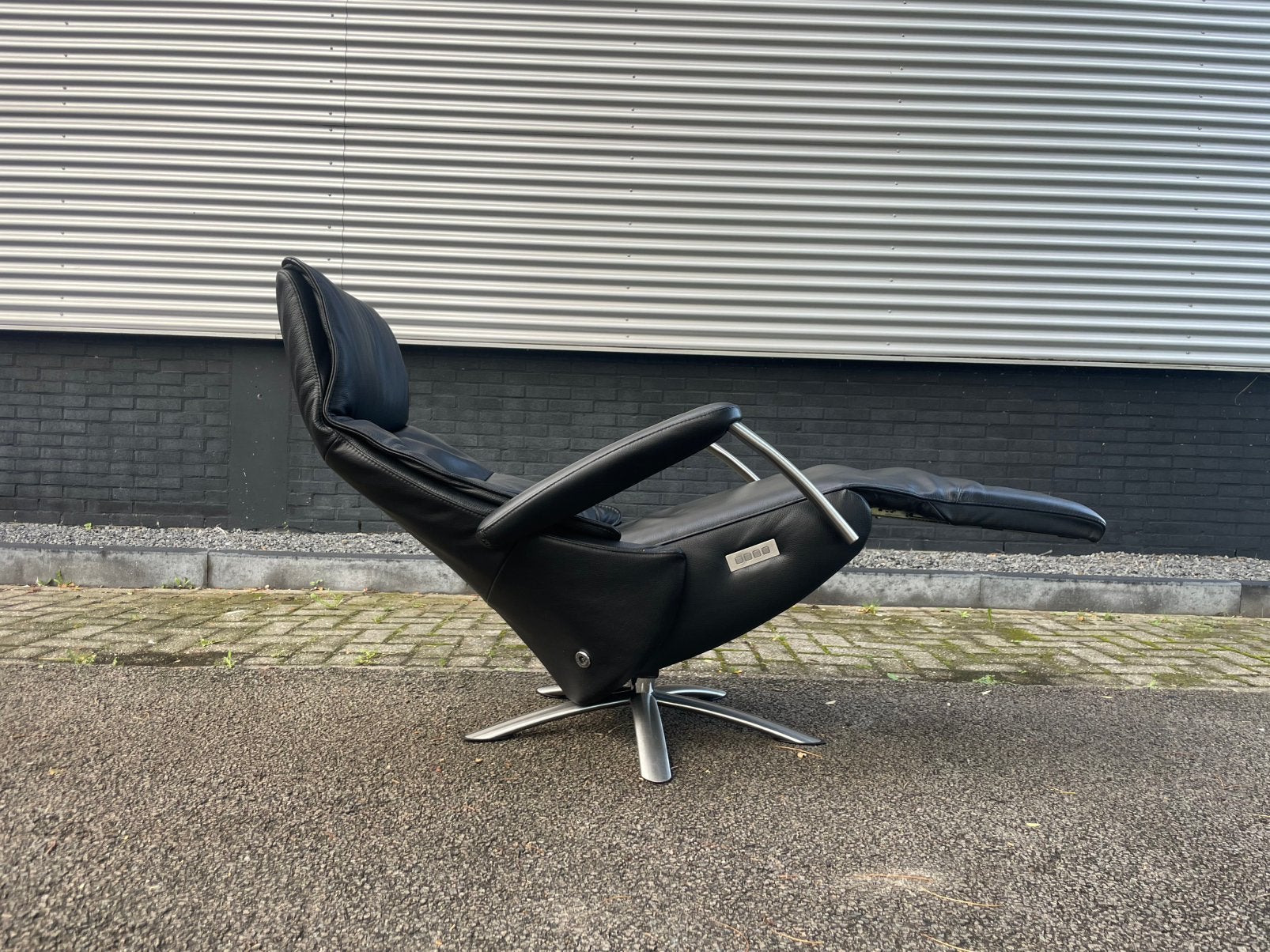 Zwarte leren de toekomst twice relax fauteuil / relaxstoel, Huis en Inrichting, Minder dan 75 cm, Ophalen of Verzenden, 50 tot 75 cm