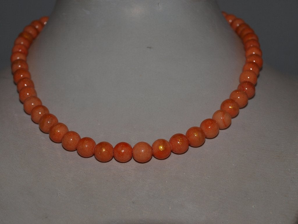 Oranje kralenketting met goudkleurige magnetische  sluiting, Ophalen of Verzenden, Nieuw, Oranje, Overige materialen
