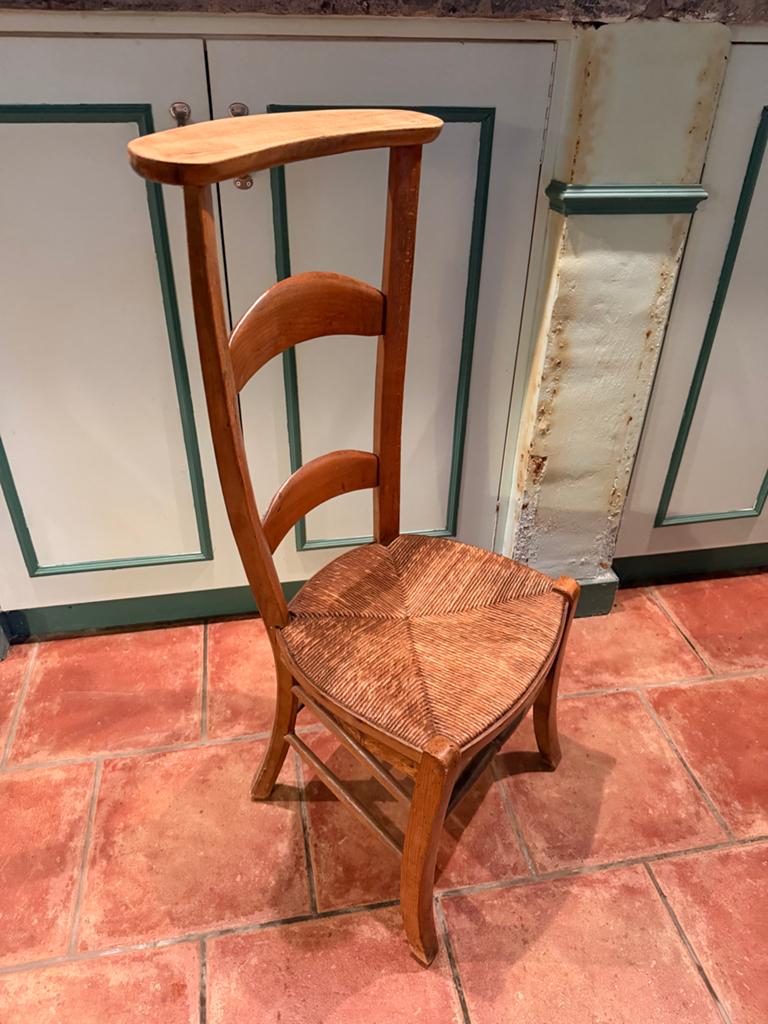 Authentieke Franse brocante stoel met biezen zitting, Antiek en Kunst, Antiek | Meubels | Stoelen en Banken, Ophalen