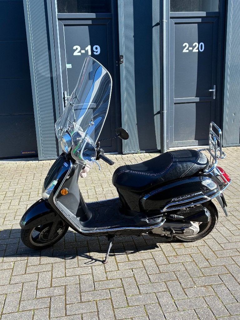 Sym Fiddle II – retro scooter met chrome details, Fietsen en Brommers, Scooters | SYM, Ophalen, Maximaal 45 km/u, Zo goed als nieuw