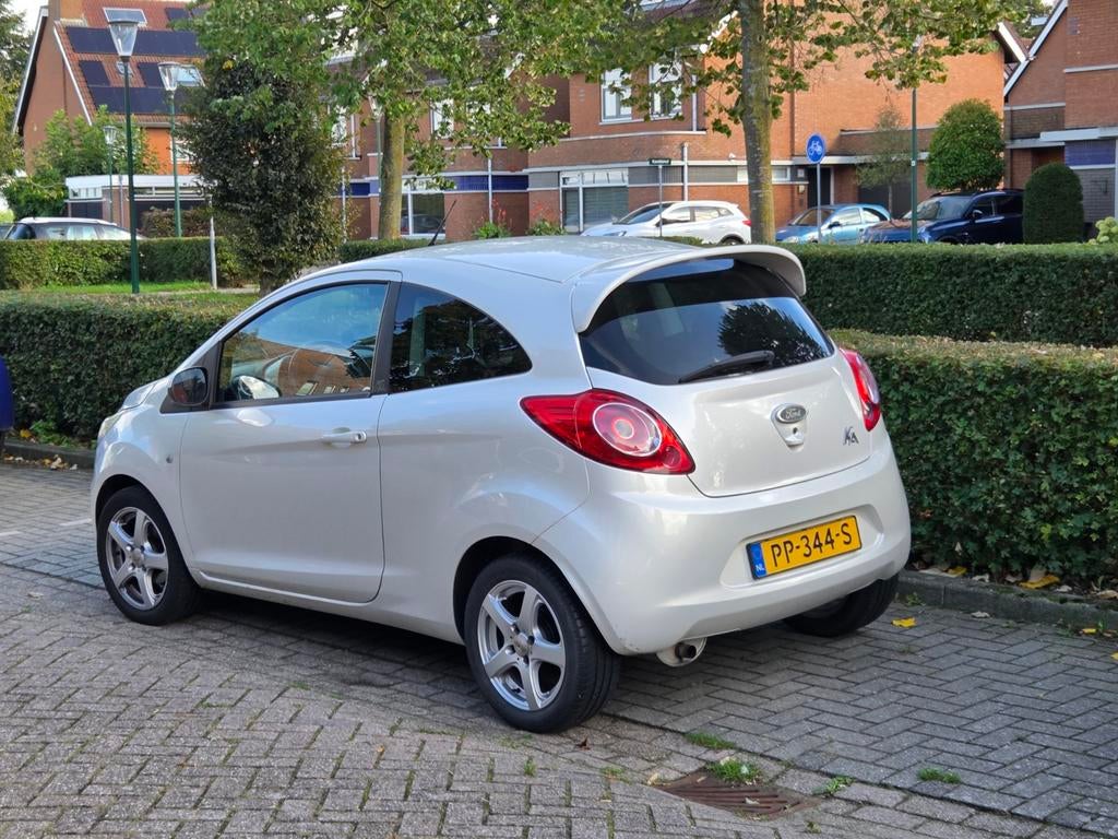 Ford Ka 1.2 51KW 2009 Wit, Voorwielaandrijving, 1242 cc, 4 cilinders, 4 stoelen