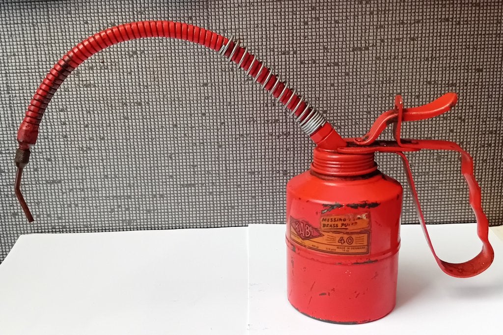 vintage rood oliespuitje  Kabi (type 40) 0,4l, Verzenden